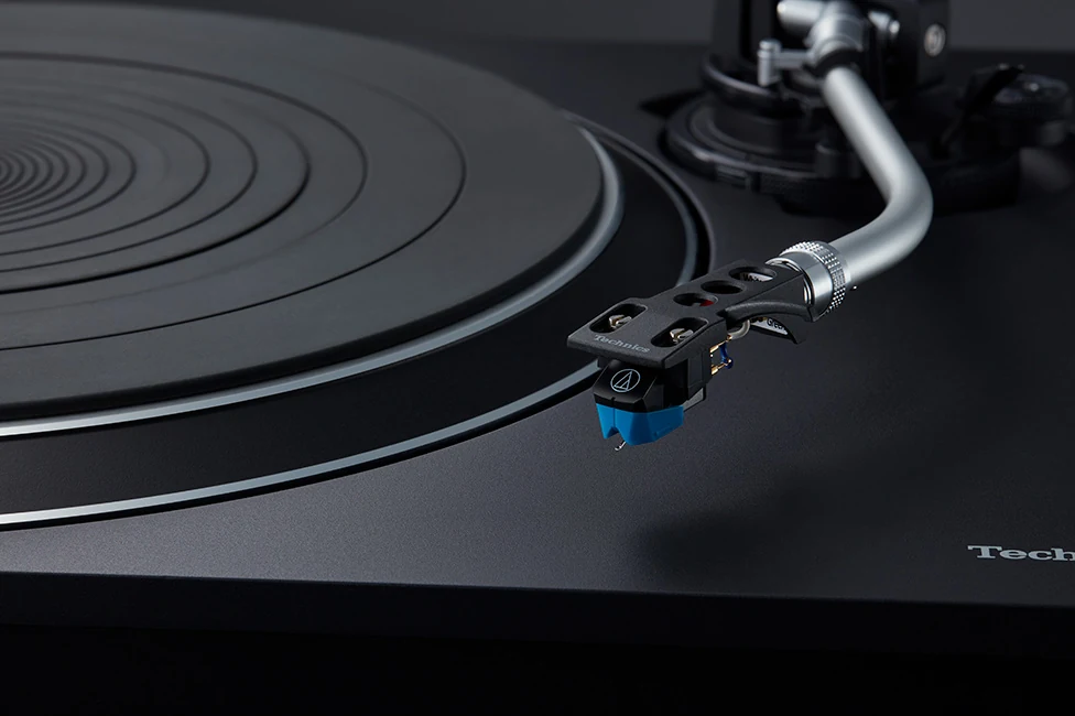 Technics SL-100C — zoom sur la cellule Audio-Technica AT-VM95C