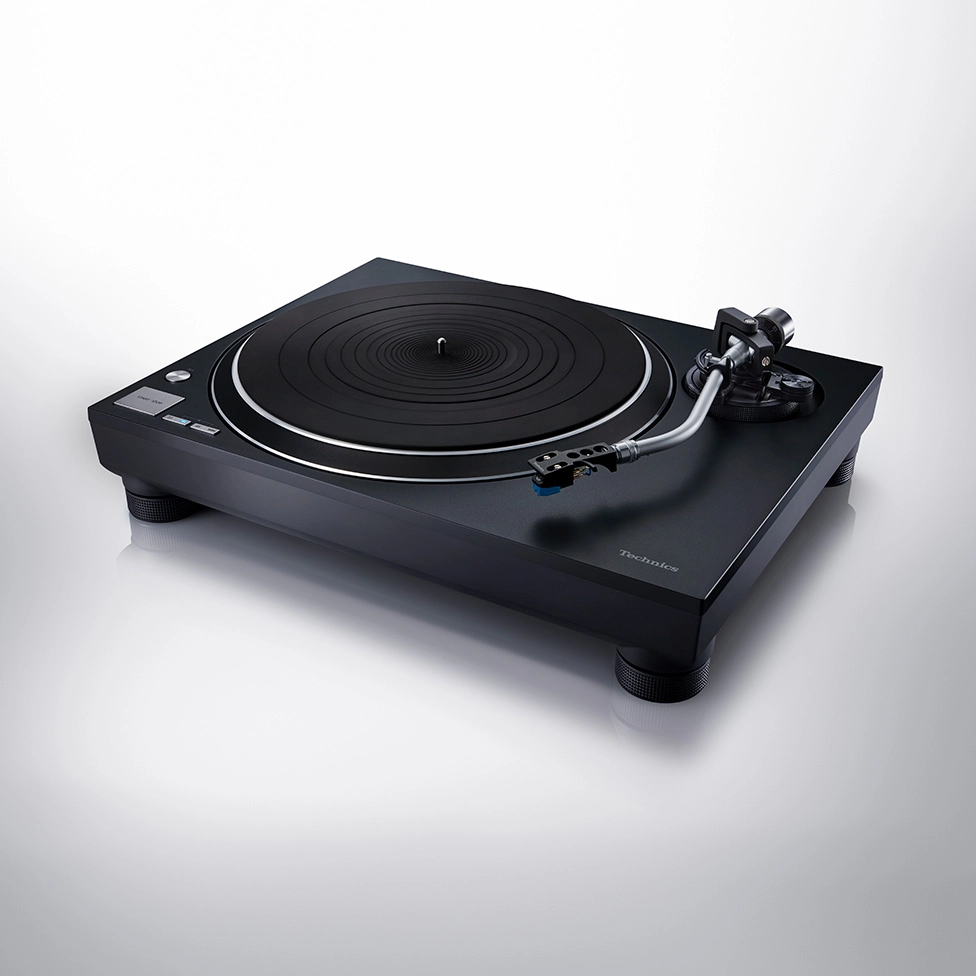 Technics SL-100C vue de droite — châssis et capot anti-poussière