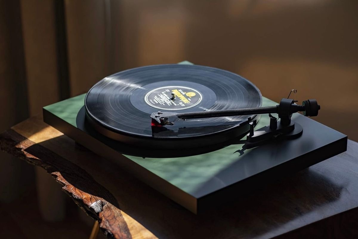 Pro-Ject Debut Carbon EVO en situation d'écoute