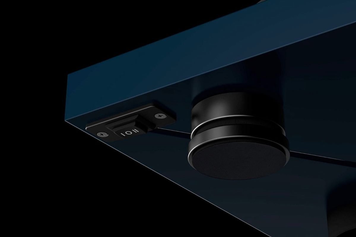 Pro-Ject Debut Carbon EVO vue de profil — pied réglable en aluminium et châssis MDF