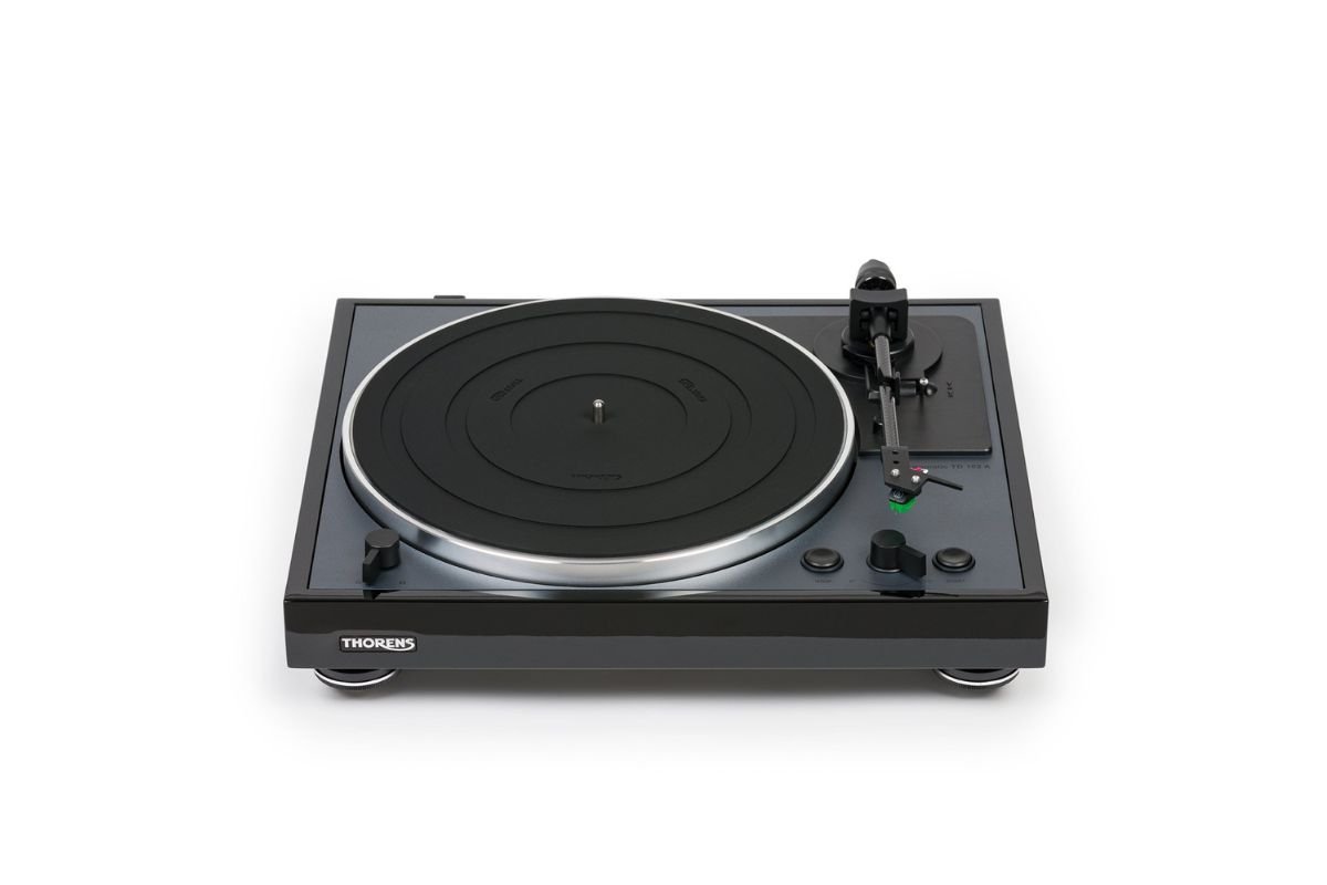 Thorens TD-102A vue de face — châssis bois laqué et plateau aluminium