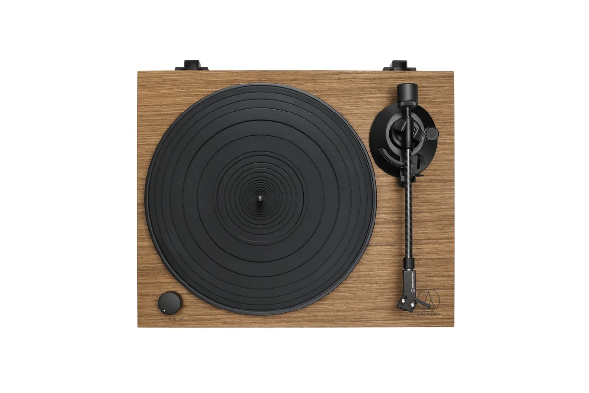 Audio-Technica AT-LPW40WN vue de dessus avec plateau aluminium, tapis feutrine et bras en fibre de carbone