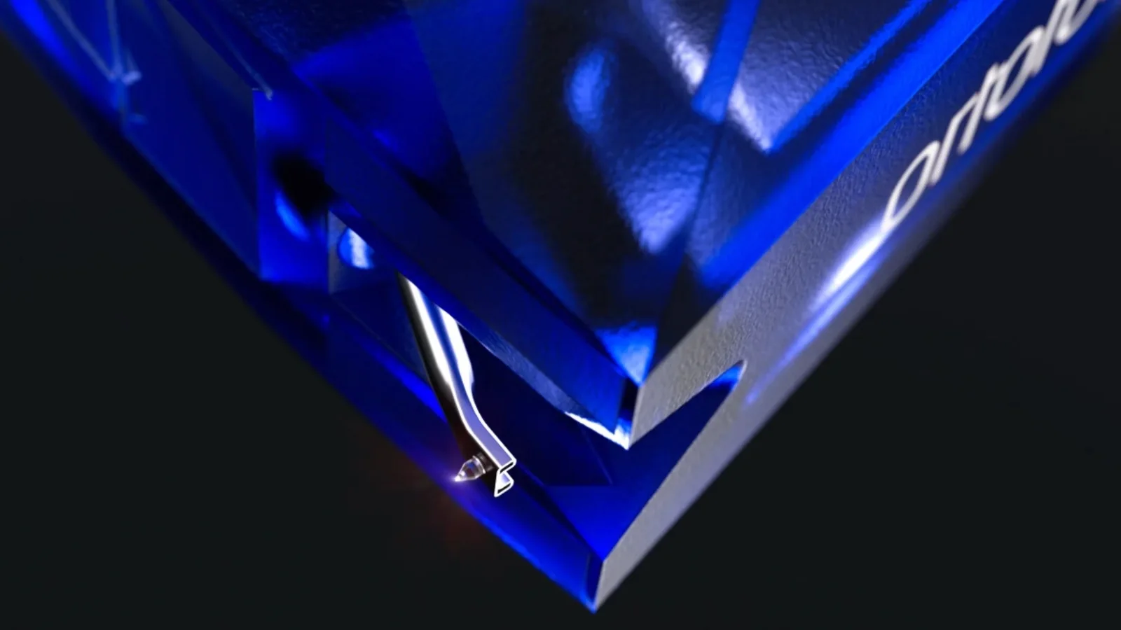 Gros plan sur le stylet nude elliptique de la Ortofon 2M Blue