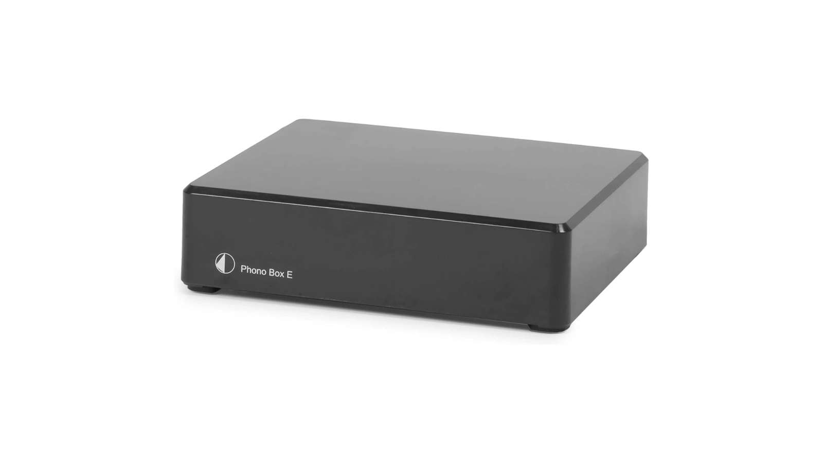 Pro-Ject Phono Box E vue trois-quarts, boîtier noir compact avec logo Pro-Ject
