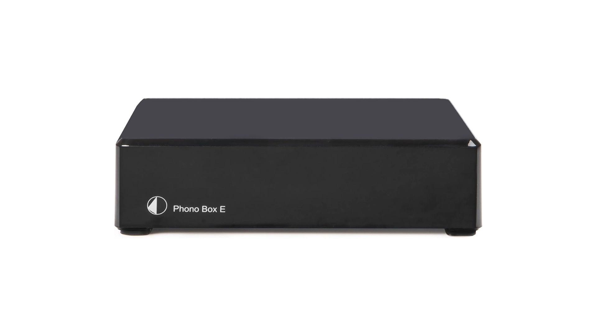 Préampli phono Pro-Ject Phono Box E vue de face, boîtier noir mat avec logo et inscription Phono Box E