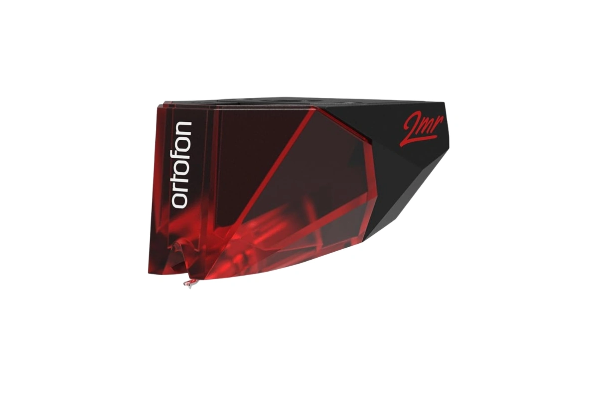 Cellule phono Ortofon 2M Red, vue trois-quarts du corps Hopelex rouge anguleux